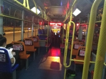 加班到现在，夜色下的228路公交车